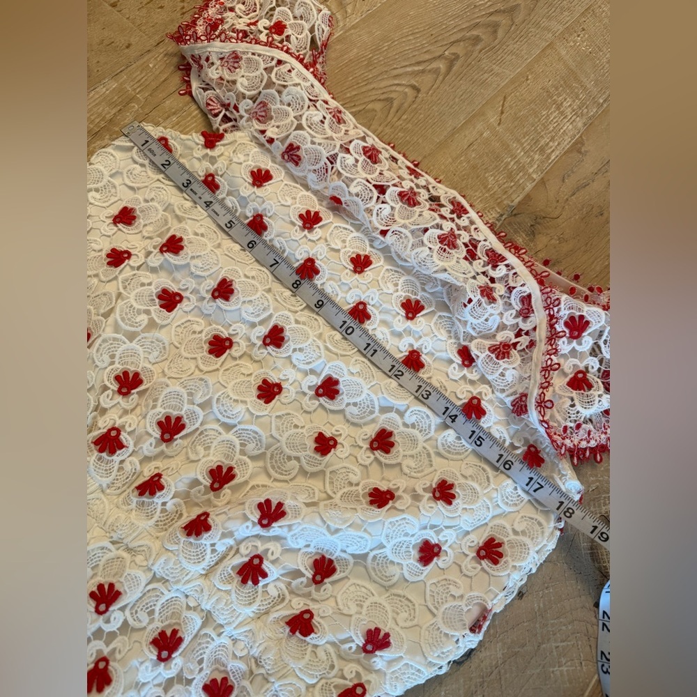 Alexis White Romper with Red Floral Embroidery L - Picture 6 of 10
